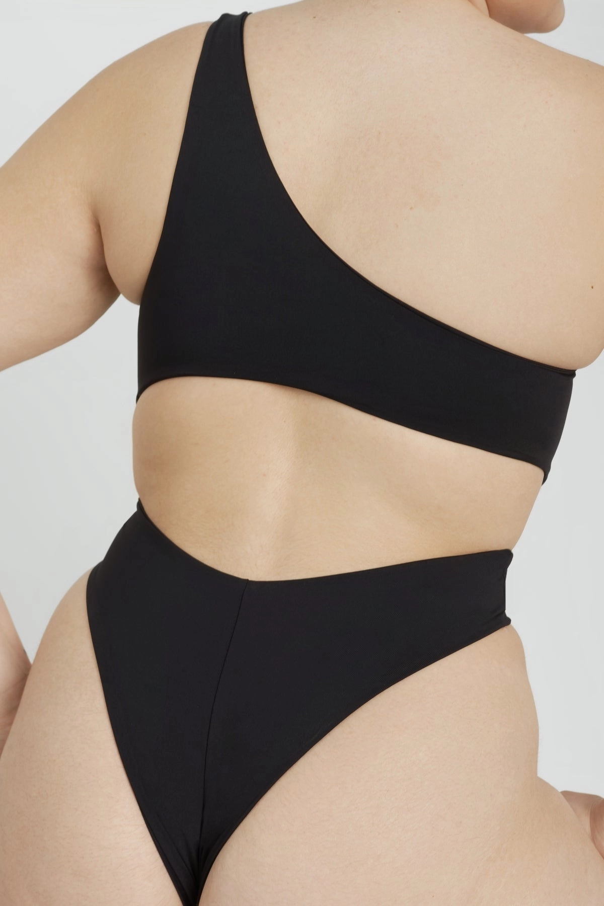 Maddox One Piece - Black