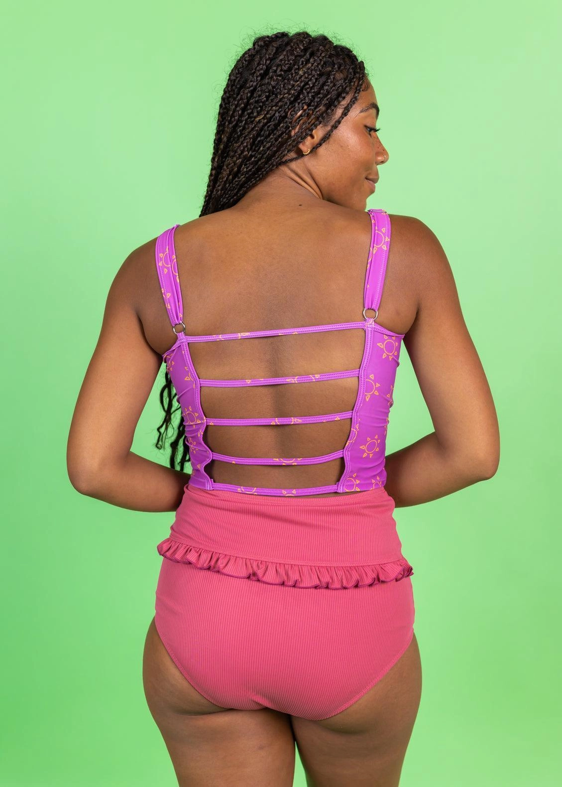 Ribbed Roseate | Mid-Ruffle Bottoms